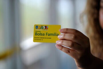 Descubra o calendário de pagamento, valores e regras do Bolsa Família em 2023, um programa essencial de auxílio financeiro para famílias brasileiras.