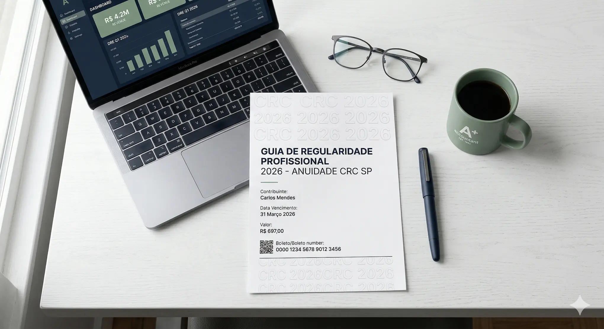 Mesa de escritório contábil moderna com notebook e documentos da anuidade CRC SP 2026.