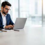 Lançamento contábil de devolução de mercadoria para revenda em sistema ERP.